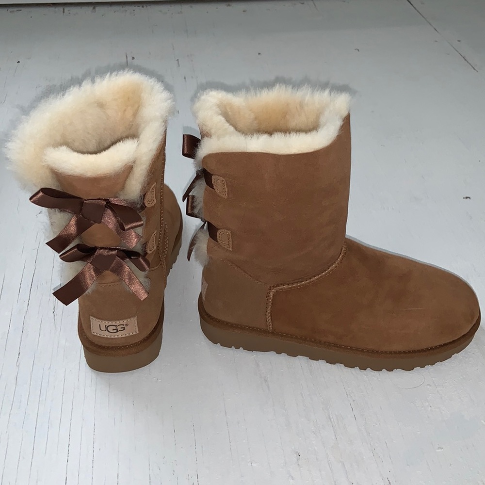 never worn Ugg brand boots bailey bow II